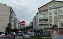 Eşinin ve çocuklarının gözü önünde husumetlisini öldüren polis tutuklandı