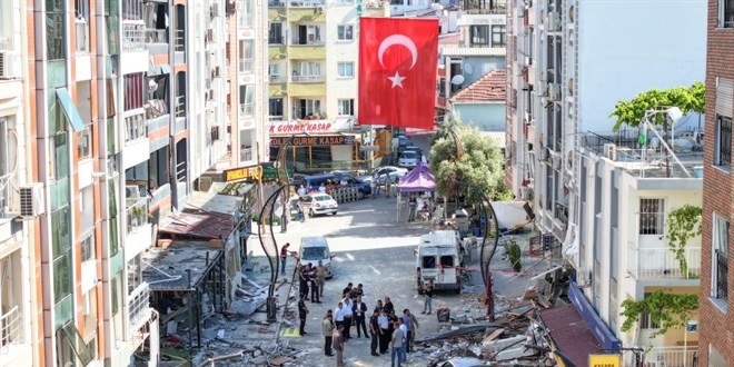 İzmir’de 5 kişinin öldüğü patlamada 2 şüpheli tutuklandı