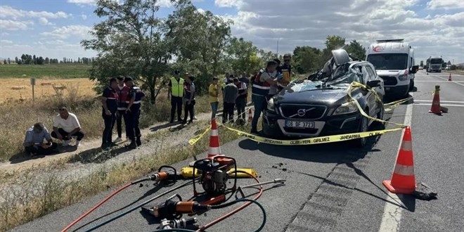 Kayseri’de trafik kazasında 2 kardeş yaşamını yitirdi