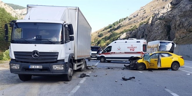 Komiser ve annesi trafik kazasında hayatını kaybetti