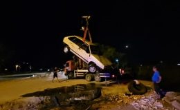 Sulama kanalına devrilen otomobildeki 1 kişi öldü, 4 kişi yaralandı