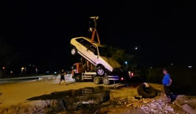 Sulama kanalına devrilen otomobildeki 1 kişi öldü, 4 kişi yaralandı