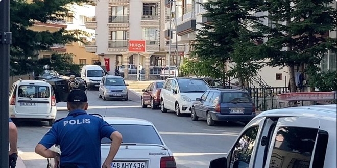 Ankara’da firari hükümlü market sahibini rehin aldı