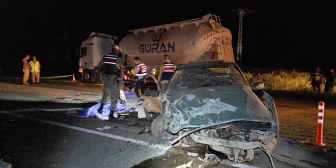 Gaziantep’te otomobil tankere çarptı: 1 ölü,1 yaralı