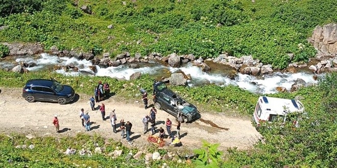 Rize’de cip uçuruma yuvarlandı: 2 ölü, 3 yaralı