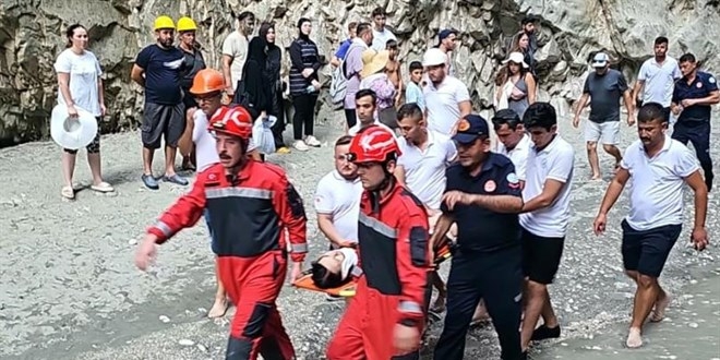 Saklıkent Kanyonu’nda turist kafilesinin üzerine taşlar düştü