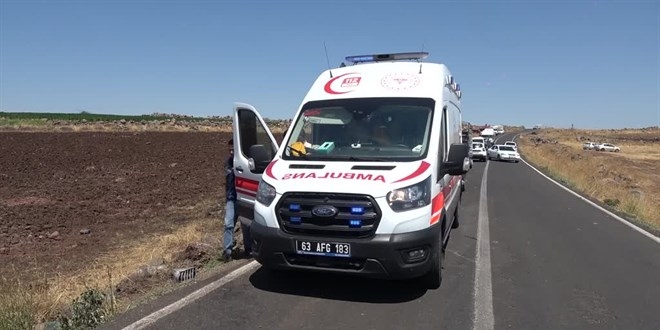 Şanlıurfa’da otomobil şarampole devrildi: 1 kişi ölü, 3 yaralı