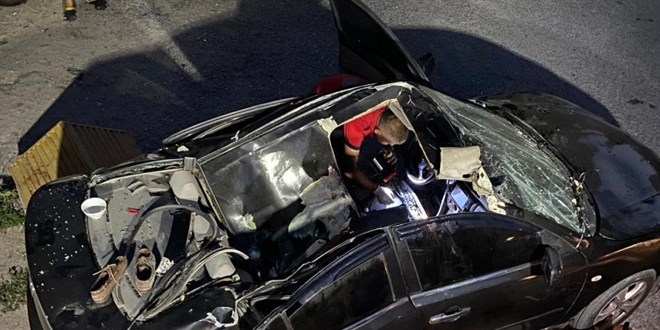 Tatil sitesinde feci olay: 21’inci kattan otomobilin üzerine düştü