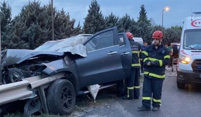 Araç bariyere saplandı, sürücü hayatını kaybetti