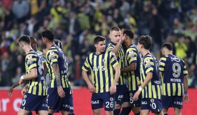 Fenerbahçe, UEFA kadrosunu tamamlandı