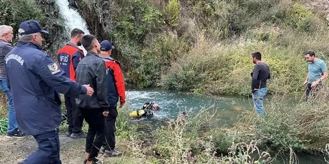 İki çocuğunu boğulmaktan kurtardı, kendisi öldü