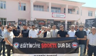 Nöbetçi öğretmen ile veli okul bahçesinde birbirine girdi