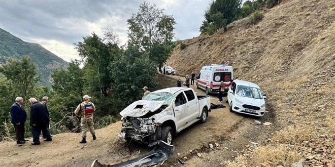 Şehit askerin yakınlarının bulunduğu pikap şarampole devrildi: 2 ölü 4 yaralı