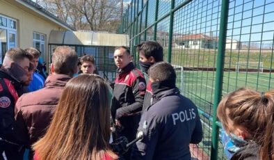 Edirne’de futbol maçında polise yumruk atıp hakaret eden 2 taraftar gözaltına alındı