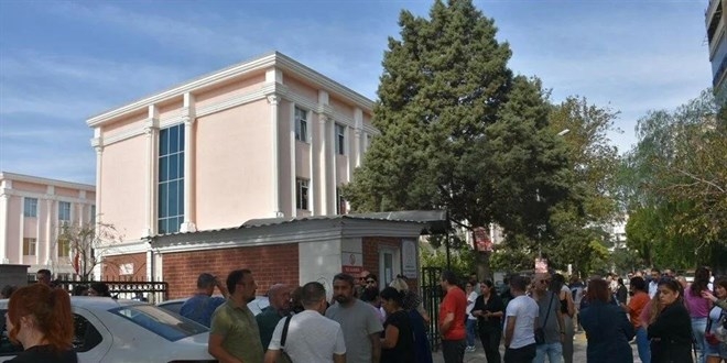 İzmir’de ilkokulda taciz iddiası! Veliler okul önünde tepki gösterdi