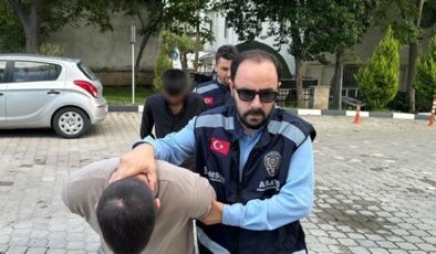 Polis memurunun evinden hırsızlık yapan 2 zanlı tutuklandı