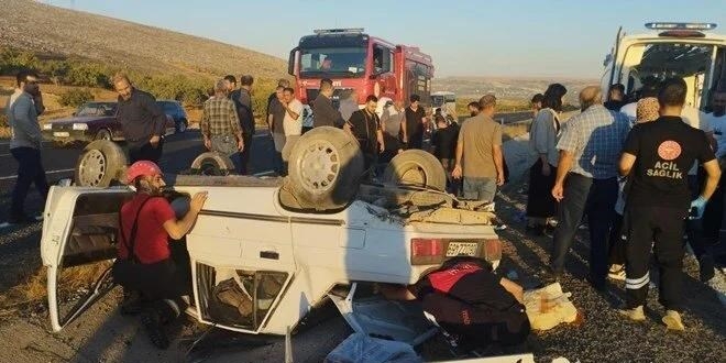 Şanlıurfa’da devrilen otomobildeki 2’si çocuk 6 kişi yaralandı