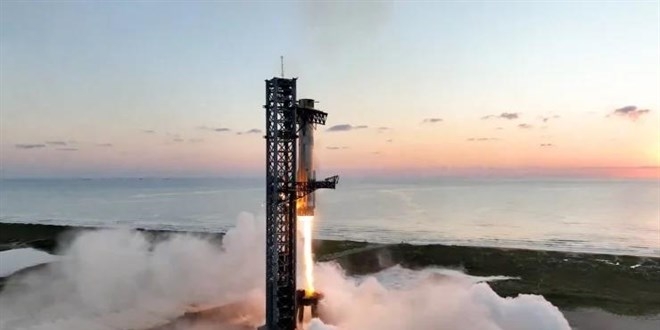 SpaceX’in Starship roketi beşinci test uçuşunda başarılı iniş yaptı