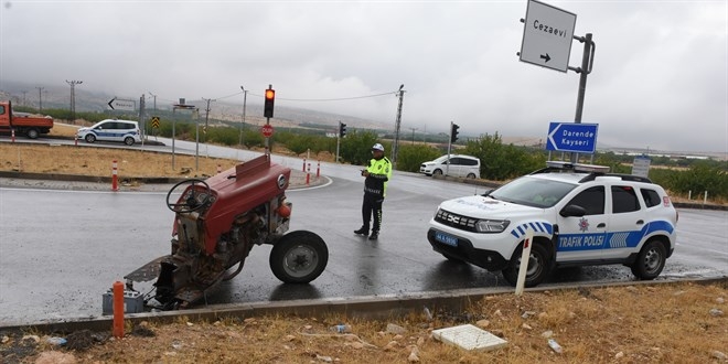 Yolcu otobüsüyle traktör çarpıştı: 1 kişi öldü, 1 kişi yaralandı