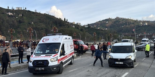 Rize’de öğrenci servisi kaza yaptı: 10 yaralı