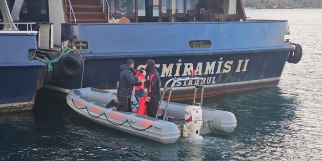 Rumeli Hisarı’nda balık tutan 2 arkadaş denize düşüp kayboldu