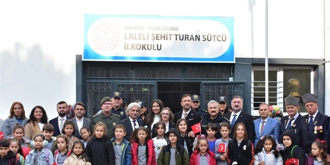 Şehit polisin adı kızının okuduğu ilkokula verildi