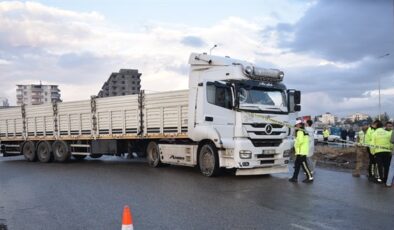 Tırın çarptığı elektrikli bisikletin sürücüsü öğretmen öldü