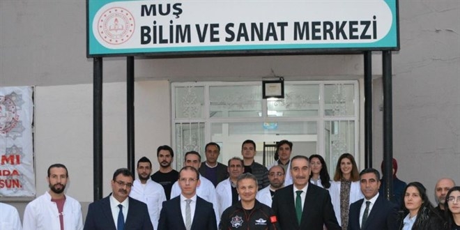 Türkiye’nin ilk astronotu Alper Gezeravcı Muş’ta öğrencilerle buluştu