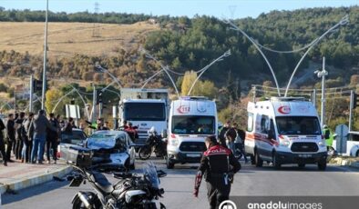 Uşak’ta trafik kazasında 2’si polis 4 kişi yaralandı