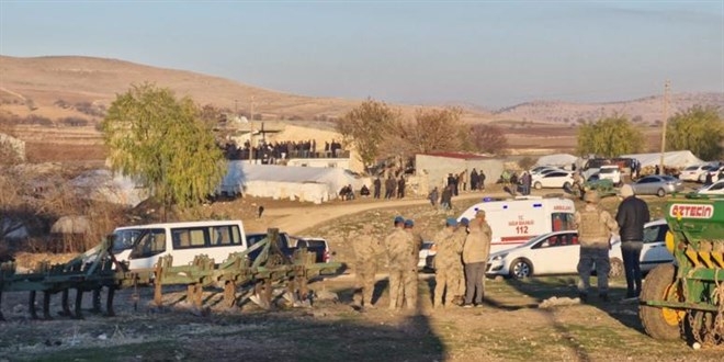 Arazi için iki aile taş ve sopalarla birbirine girdi! 10 kişi yaralandı