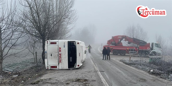 Fabrika işçilerini taşıyan midibüs devrildi! 1 ölü 8 yaralı