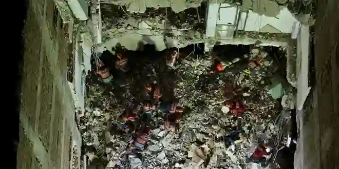 Güngören’de kısmen çöken binanın altında kalan işçinin cansız bedenine ulaşıldı