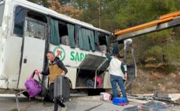 İlkokul öğrencilerini taşıyan midibüs devrildi: 10 yaralı