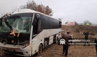 İşçi servisi şarampole devrildi; 1 ölü, 9 yaralı