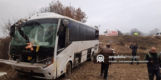 İşçi servisi şarampole devrildi; 1 ölü, 9 yaralı