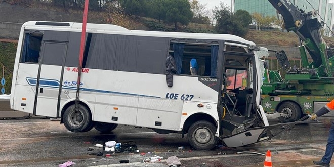 İstanbul’da minibüs devrildi: 1 ölü, 7 yaralı