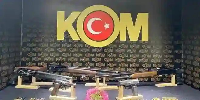 İzmir’de suç örgütüne yönelik operasyon: 8 gözaltı