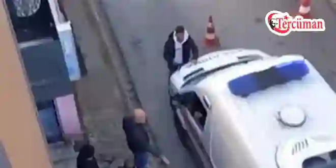 Sağlık ekiplerinin tedavisini reddetti: Ambulansı yumrukladı