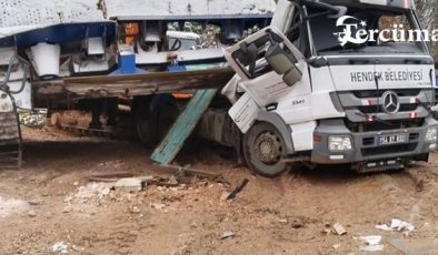 Taş kırma makinesi devrildi; kabinde sıkışan belediye işçisi öldü