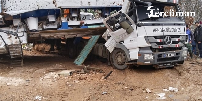 Taş kırma makinesi devrildi; kabinde sıkışan belediye işçisi öldü