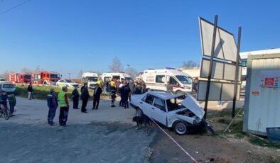 TIR’la çarpışan otomobil parçalandı: 4’ü çocuk 6 yaralı