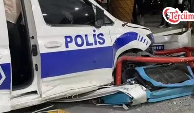 Zeytinburnu’nda otomobil polis aracına çarptı: 1’i polis 3 kişi yaralandı