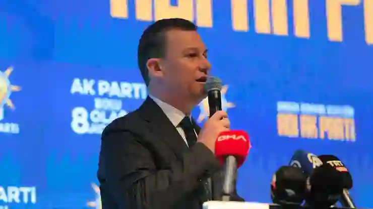 AKP’li Şahin’den CHP’ye: Biri çıkıyor kırmızı kart gösteriyor, biri çıkıp pışık diyor, müsamere oyuncusular sanki