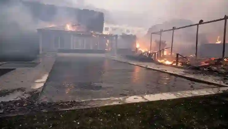 Alevlerle boğuşan Los Angeles’a bu sefer de yağmacılar dadandı