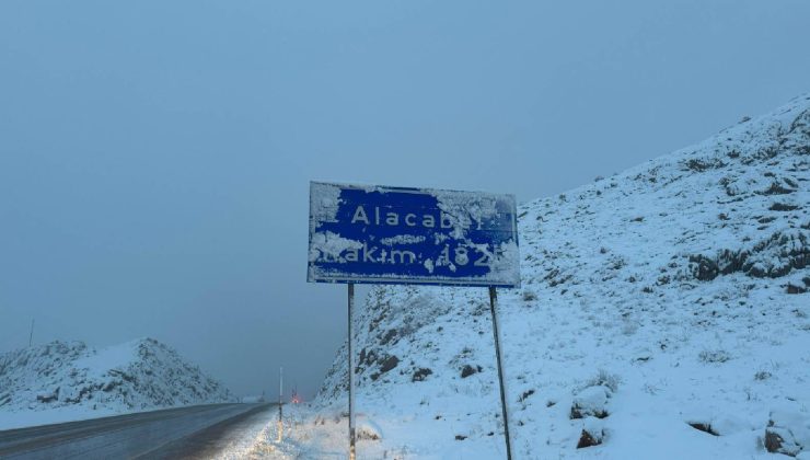 Antalya’da sağanak ve dolu etkili oldu