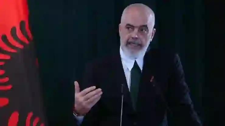 Arnavutluk, başkenti Tiran’da Vatikan tarzı bir “Bektaşi devleti” kuracak