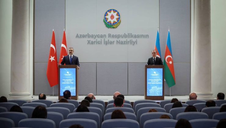 Dışişleri Bakanı Fidan, Bakü’de mevkidaşı Bayramov ve Aliyev ile görüştü; Rusya-Ukrayna savaşında çözüm için “arabuluculuk” mesajı verdi