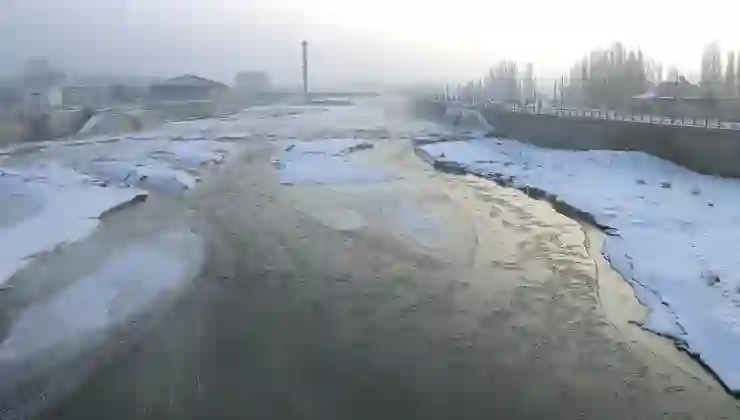 Erzurum ve Ağrı’da nehirler dondu, sarkıtlar oluştu