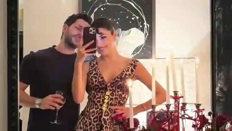 Hande Erçel ve Hakan Sabancı’dan yeni yıla yeni poz