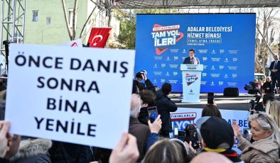 İBB Başkanı İmamoğlu Adalar’da protesto edildi: ‘Ağabey sesin çok detone, vallahi çok detone’